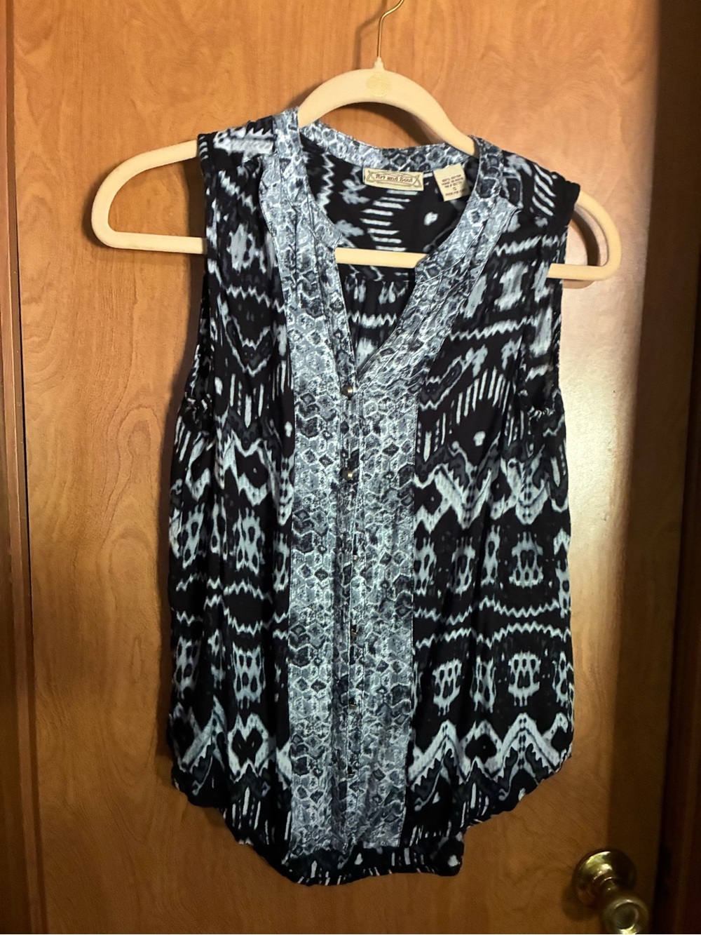 Art And Soul Black and White Patterned Sleeveless Camisole